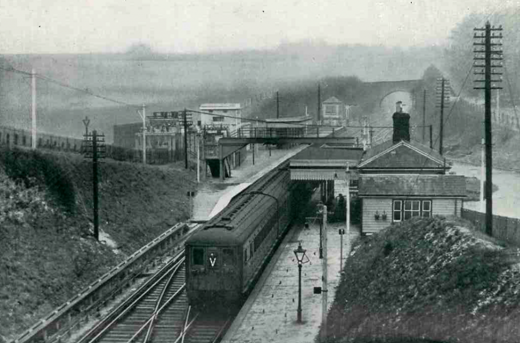 Southern Railway electric train stopping at Chelsfield from Sevenoaks