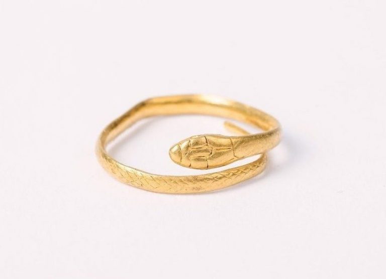 Roman serpent ring, gold